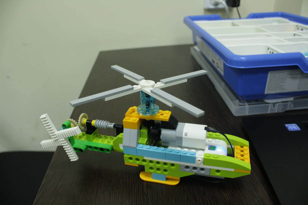 Конструктор 2.0. LEGO WEDO 2.0 вертолет. LEGO WEDO 2.0 мельница. Вентилятор LEGO WEDO 2.0. Вертолет лего ведо 2.0.